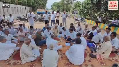 Meerut: Meda officials tried to convince farmers, but things did not work out