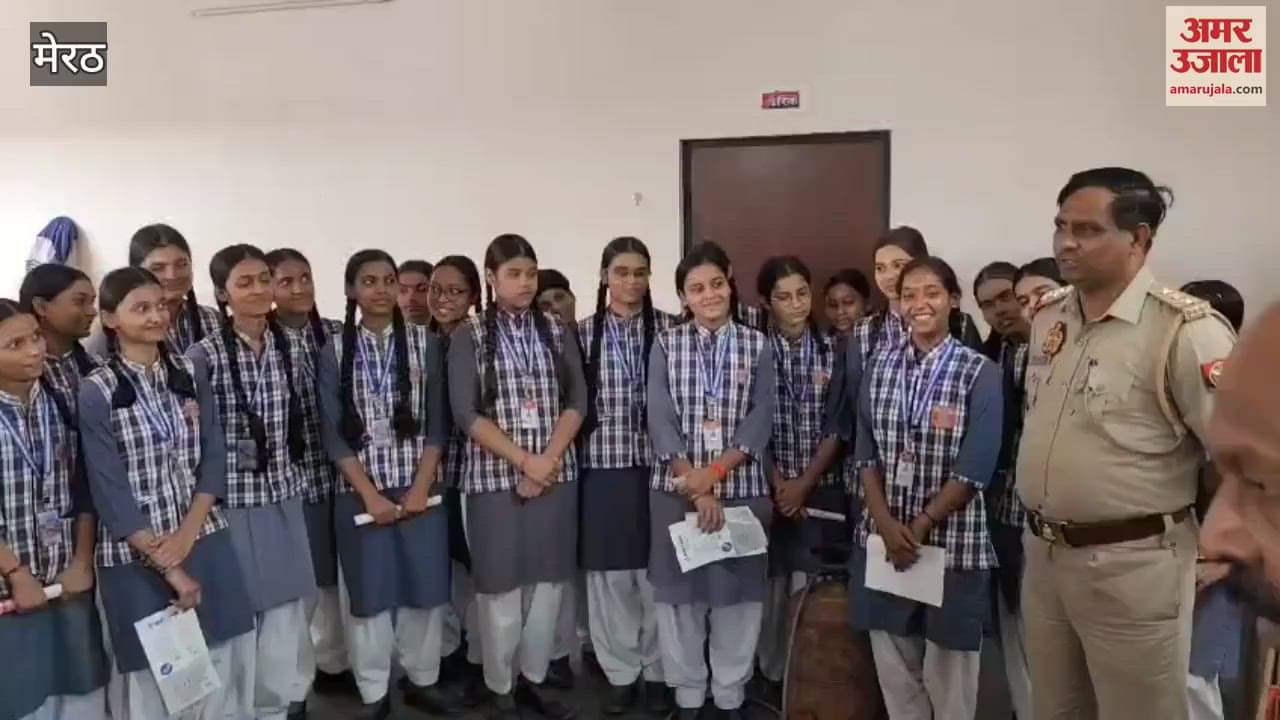 Meerut: Girl students asked in the police station - Uncle, how will crime be reduced?