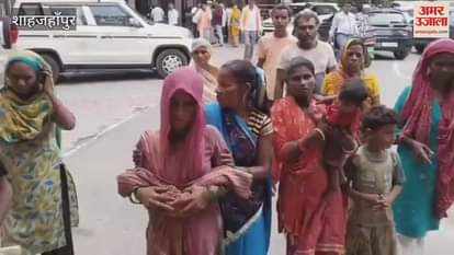 mother reached the collectorate carrying the dead body of child in her lap in Shahjahanpur