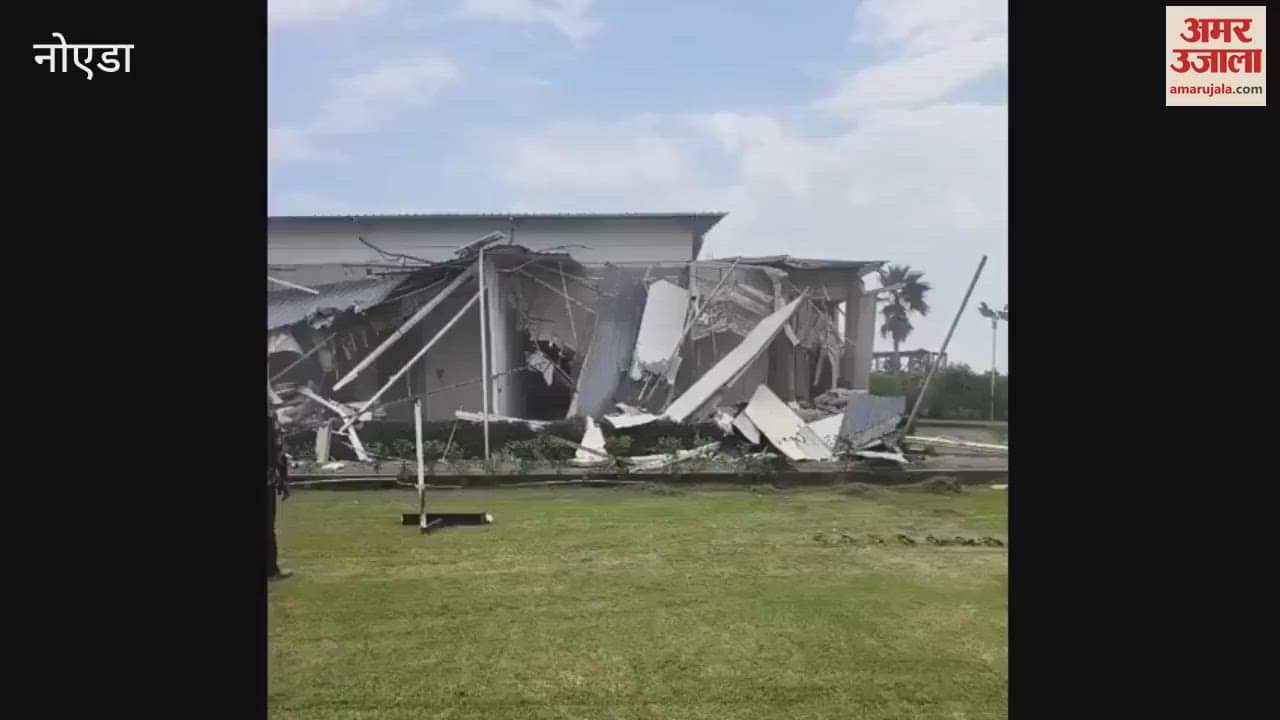 Authority bulldozer runs on farm house built in Yamuna flood area