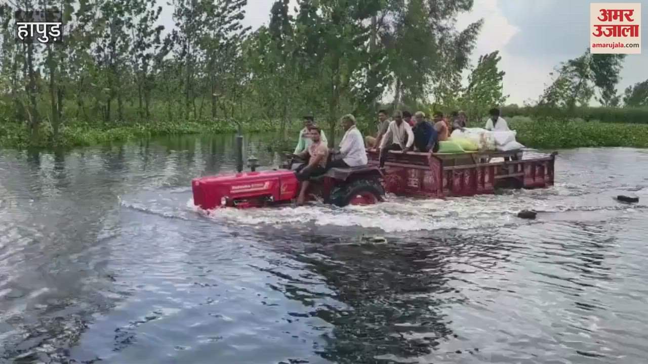 water level of Ganga continues to rise in Hapur water is flowing at doorstep