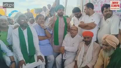 Farmers protest continues at Bahadarabad toll plaza, former minister Harak Singh Rawat extends support
