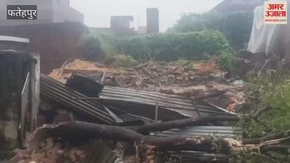 Mother and son died after being buried under the debris of house collapsing in Fatehpur