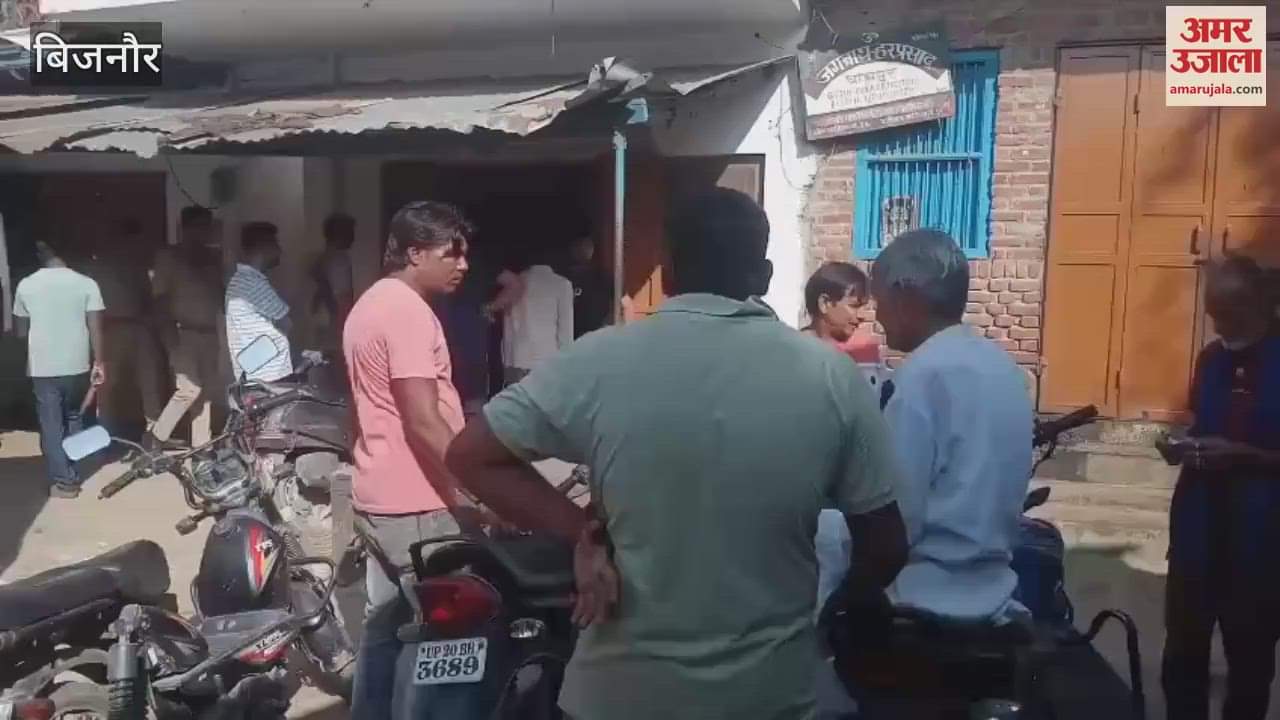 Bijnor: Refund trader godown caught fire in Dhampur