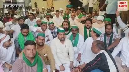 Muzaffarnagar: Farmers launch indefinite protest at Khatauli Tehsil against corruption, waterlogging and smart meters