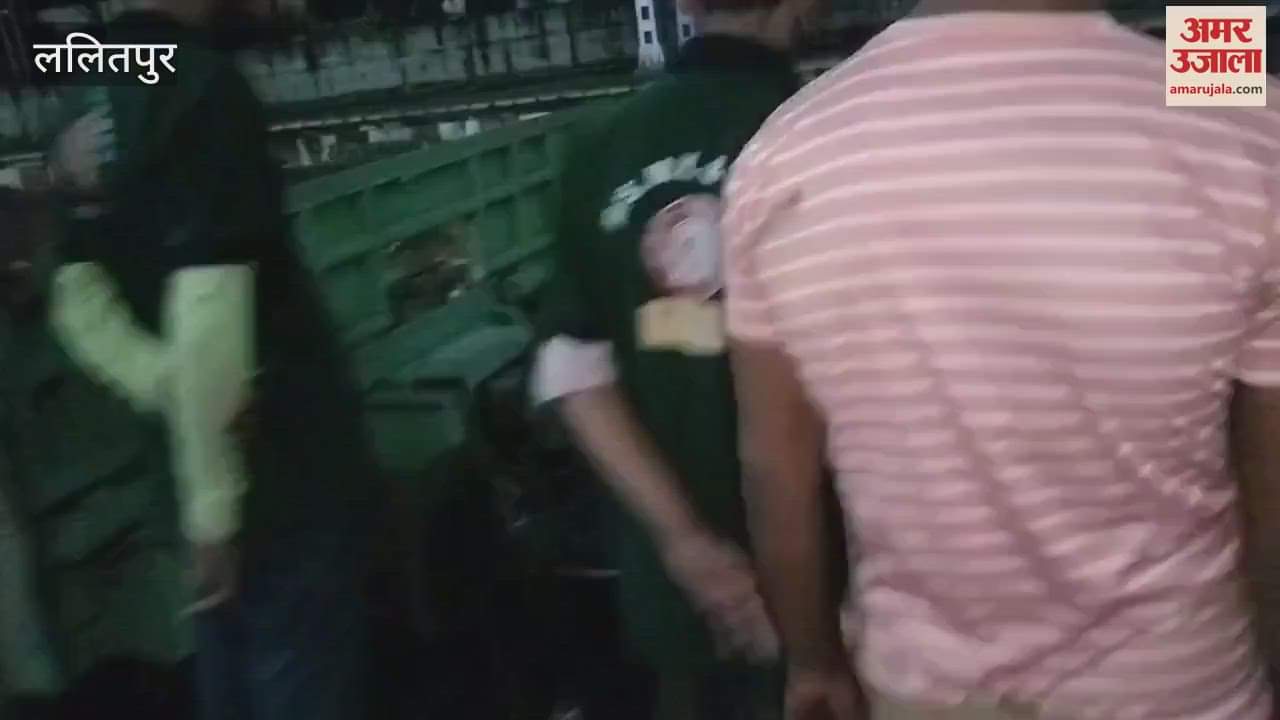 Lalitpur: Two coaches including the guard coach broke away from the moving goods train, causing chaos