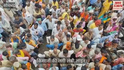Fertilizer Crisis in UP Crowd gathered again for fertilizer queue started from 7 am in Sonbhadra