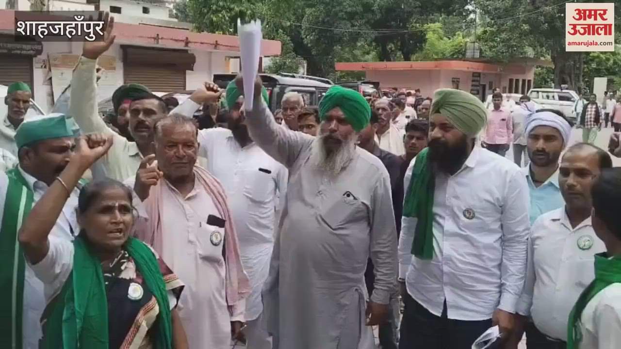 BKU workers protest against the black marketing of fertilizer