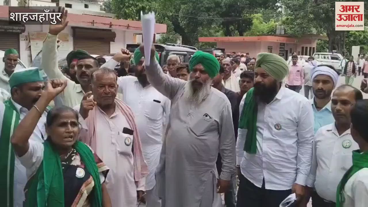 BKU workers protest against the black marketing of fertilizer