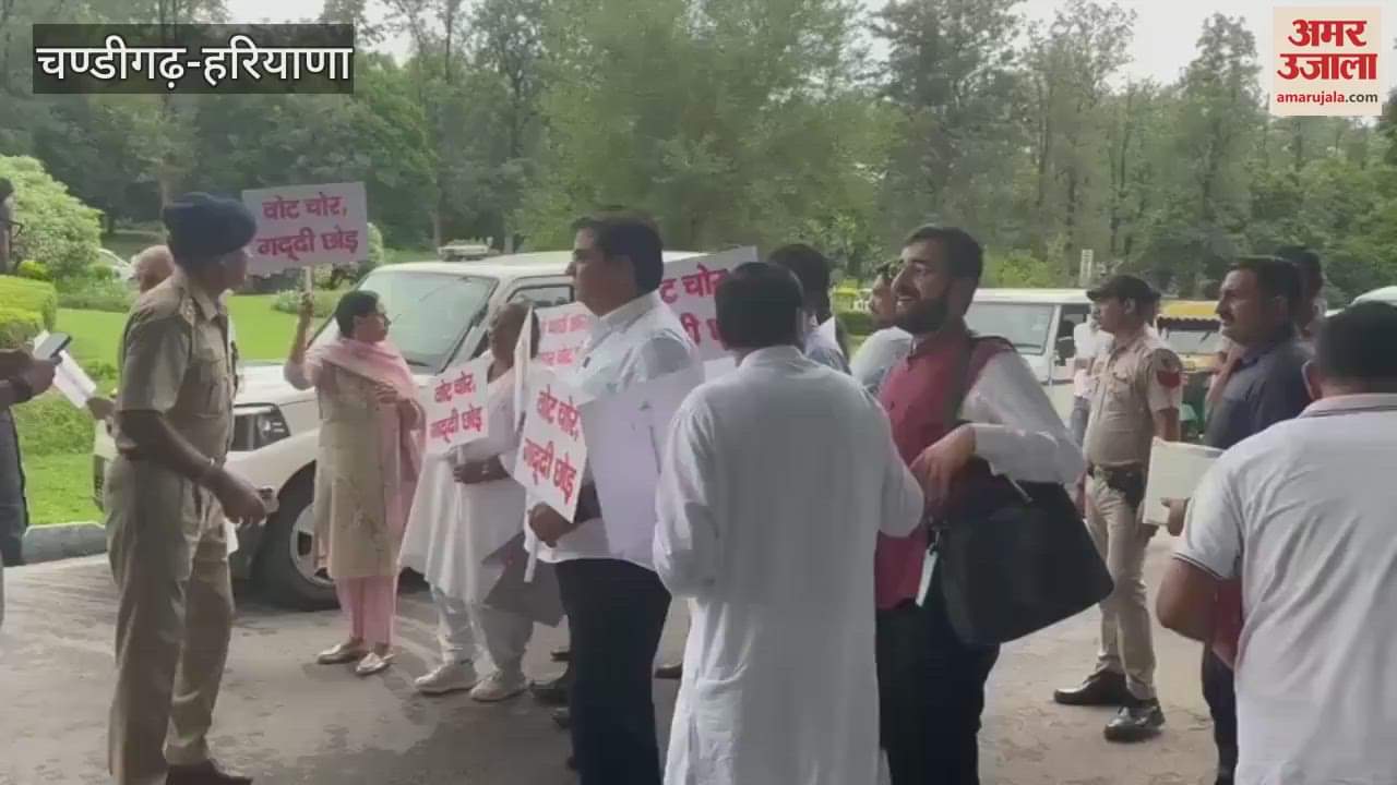 Demonstration by Congress MLAs and workers at Punjab and Haryana High Court Chowk