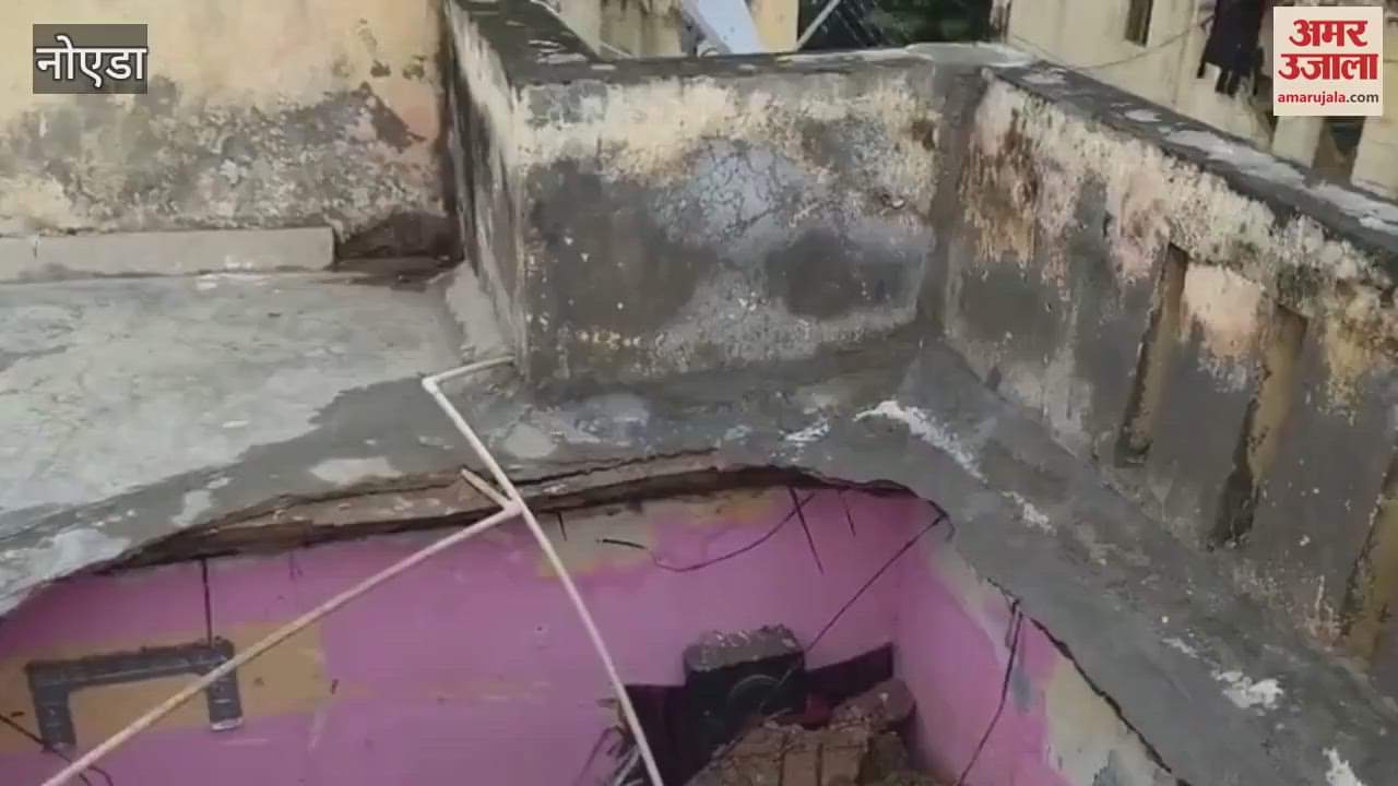 roof of a house collapsed in Noida