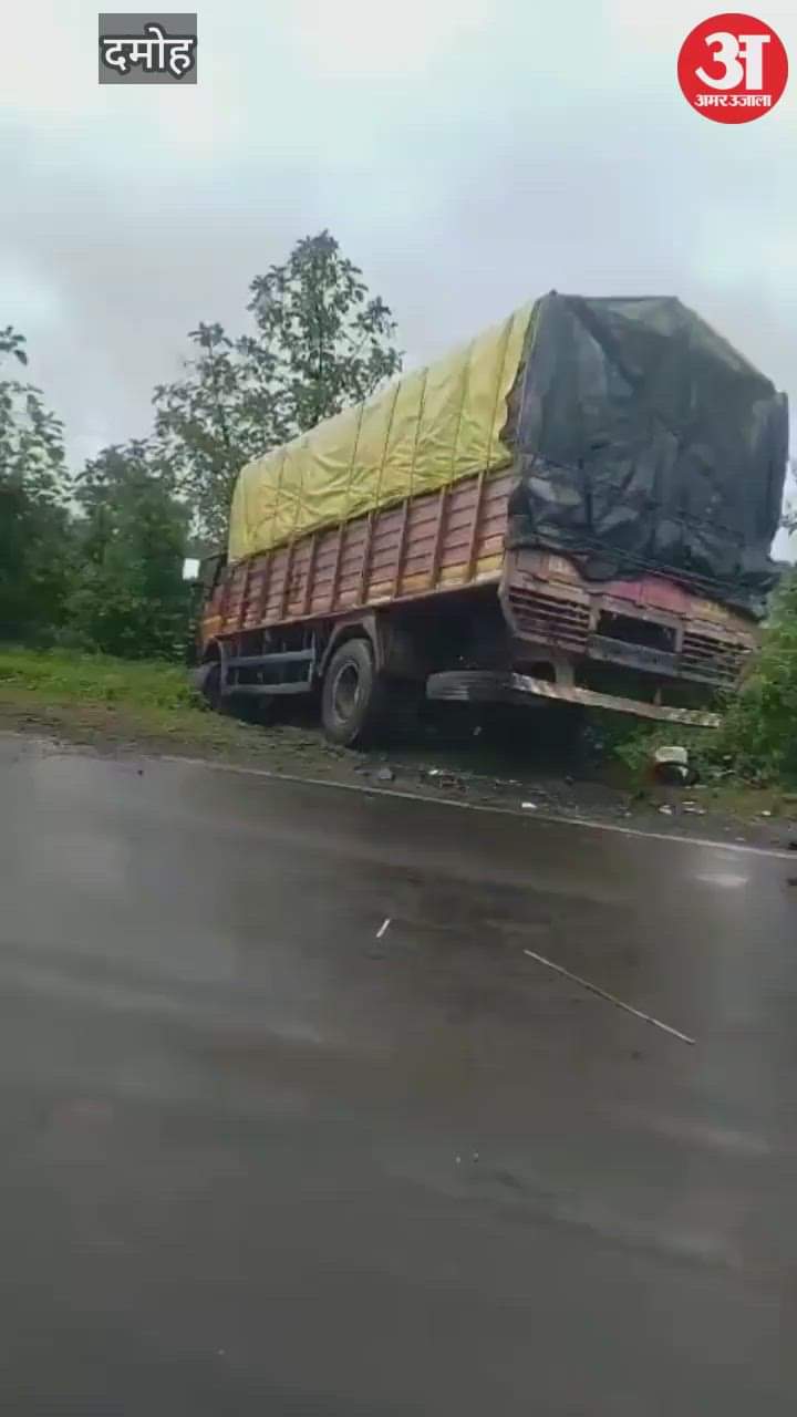 A truck hit the car riders coming from Katni to Damoh one died