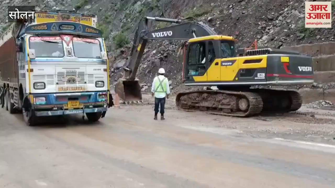 Solan Movement became one way due to soil coming at Chakki Modh