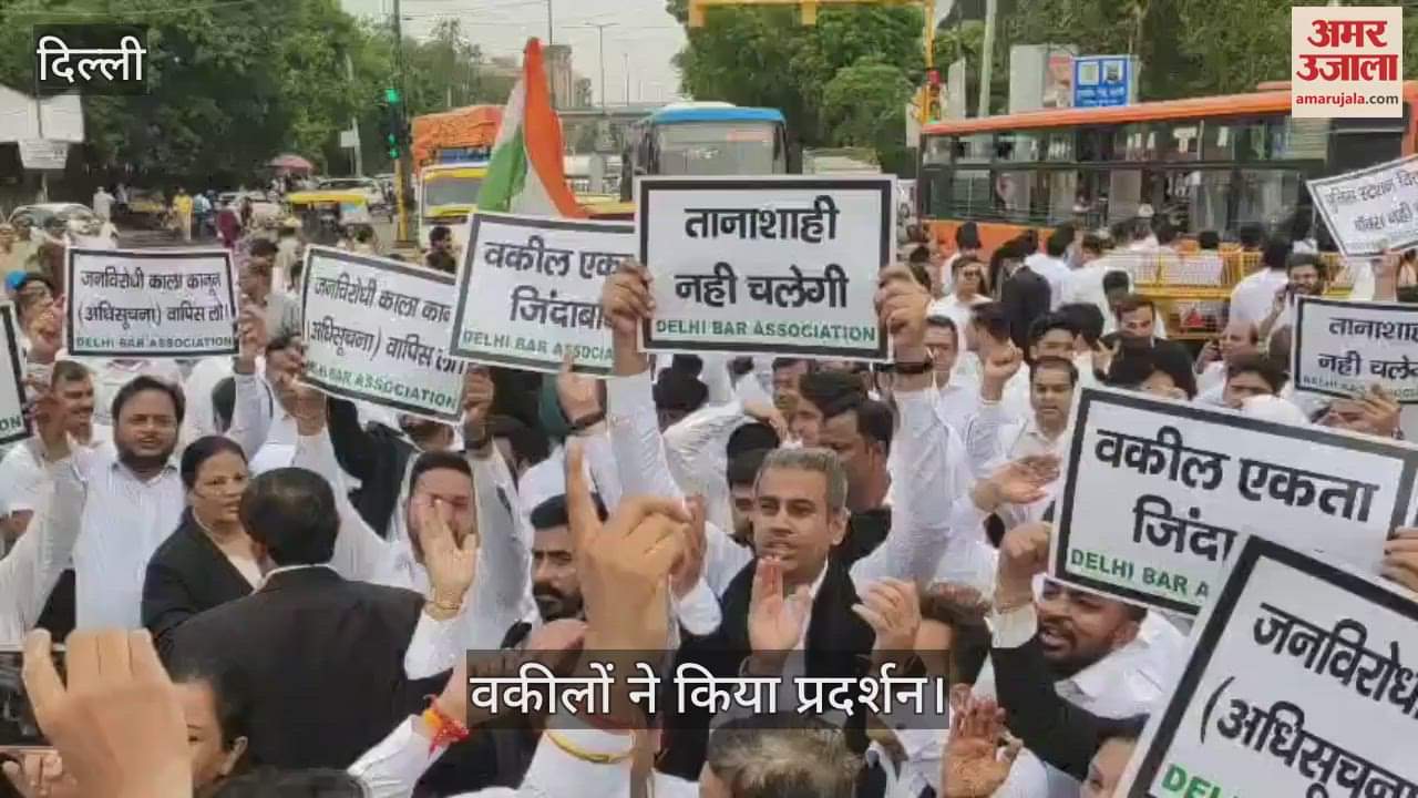 Lawyers protested in all the courts of Delhi Argument took place with the police