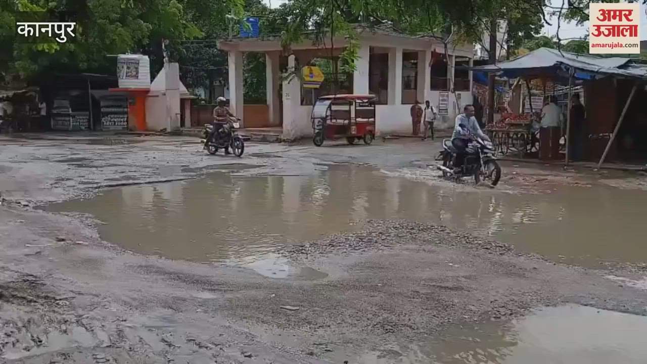 There are huge potholes on the main road in Gangaganj
