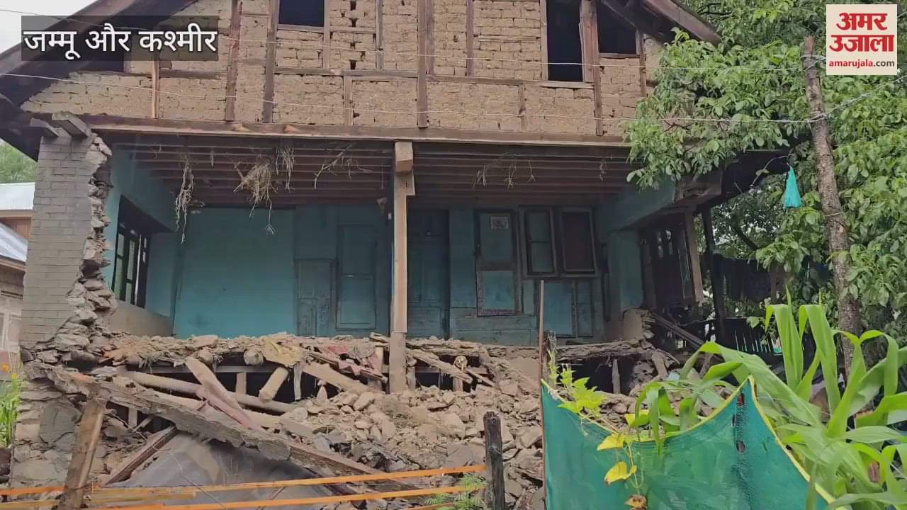 A house was damaged due to strong winds and heavy rains in the Balti Kullan area of Gund tehsil in Central Kashmir’s Ganderbal district.