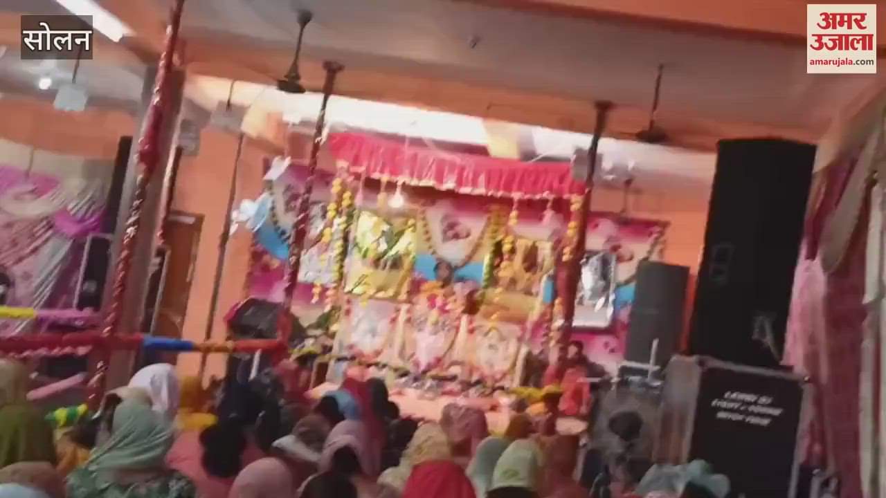 Solan Shrimad Bhagwat Katha is going on in Chuhuwal Shiva temple, the story of Shringi Rishi's curse on Parikshit is narrated