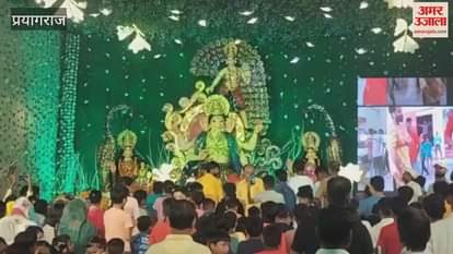Ganesh ji was seated in the pandals, the ten-day worship festival started with aarti and worship