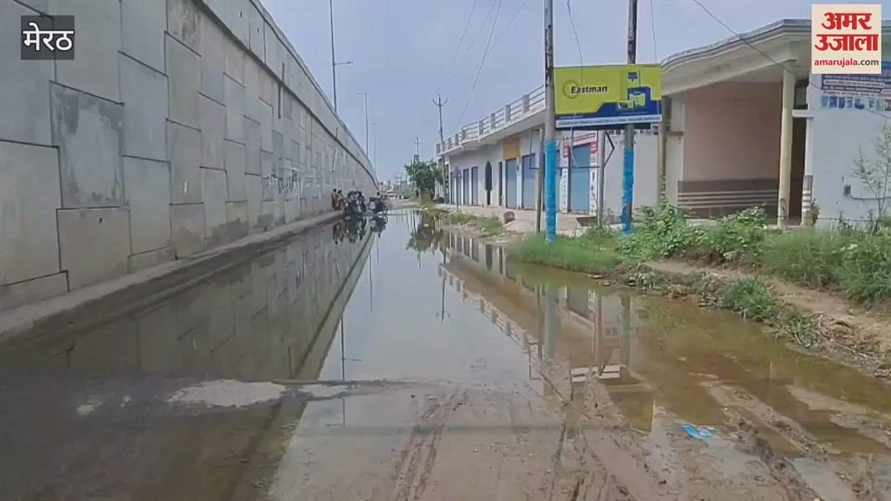 Meerut: Due to negligence of NHAI, service road became the cause of accidents.