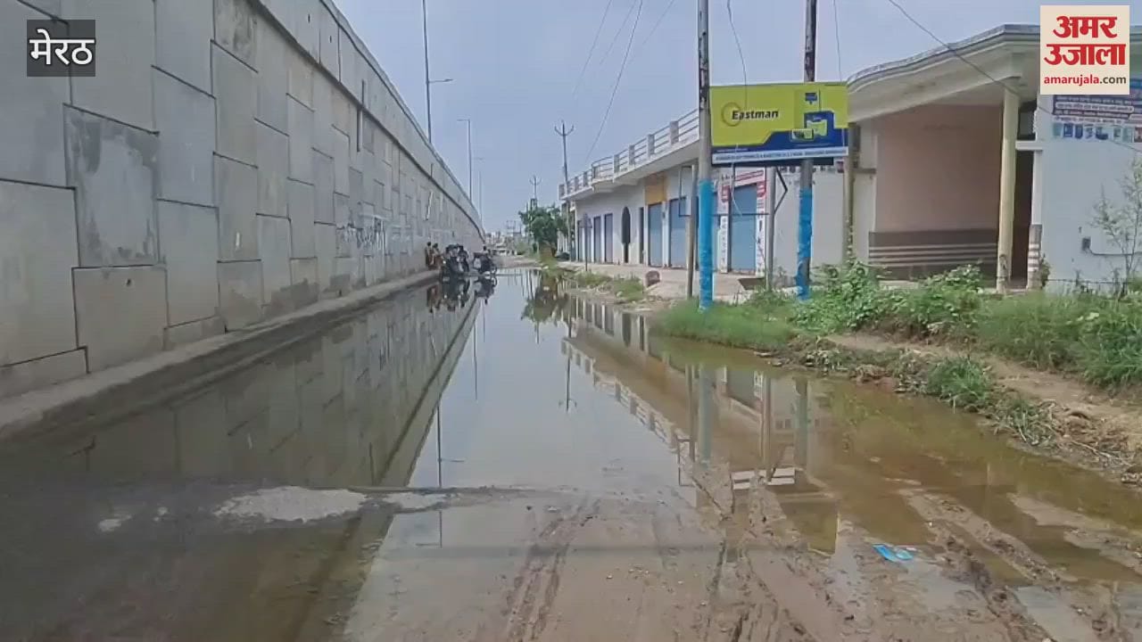 Meerut: Due to negligence of NHAI, service road became the cause of accidents.
