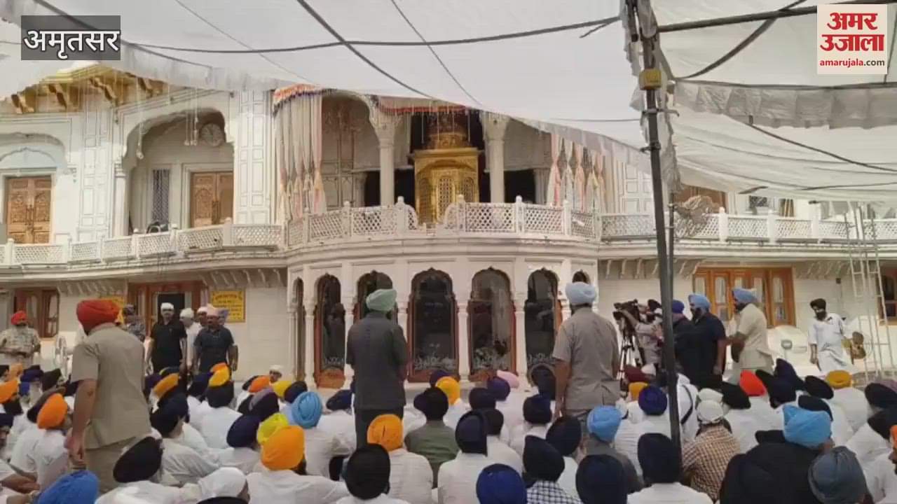 Sukhbir Badal reached the Golden Temple