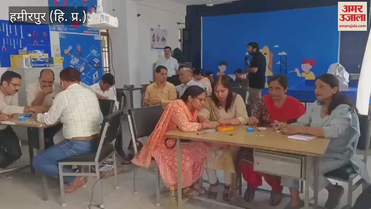 Hamirpur Training given on robotics and ATL lab