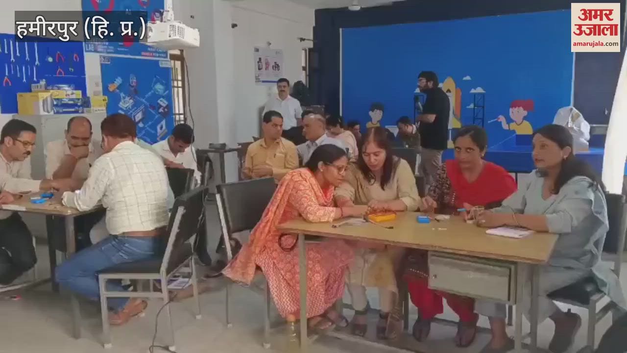 Hamirpur Training given on robotics and ATL lab