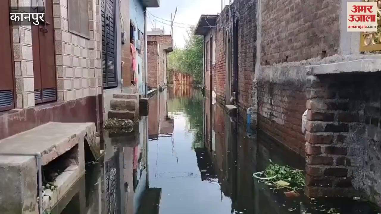 Ganga river flowing 60 cm above the danger mark, people troubled by dirt and waterlogging
