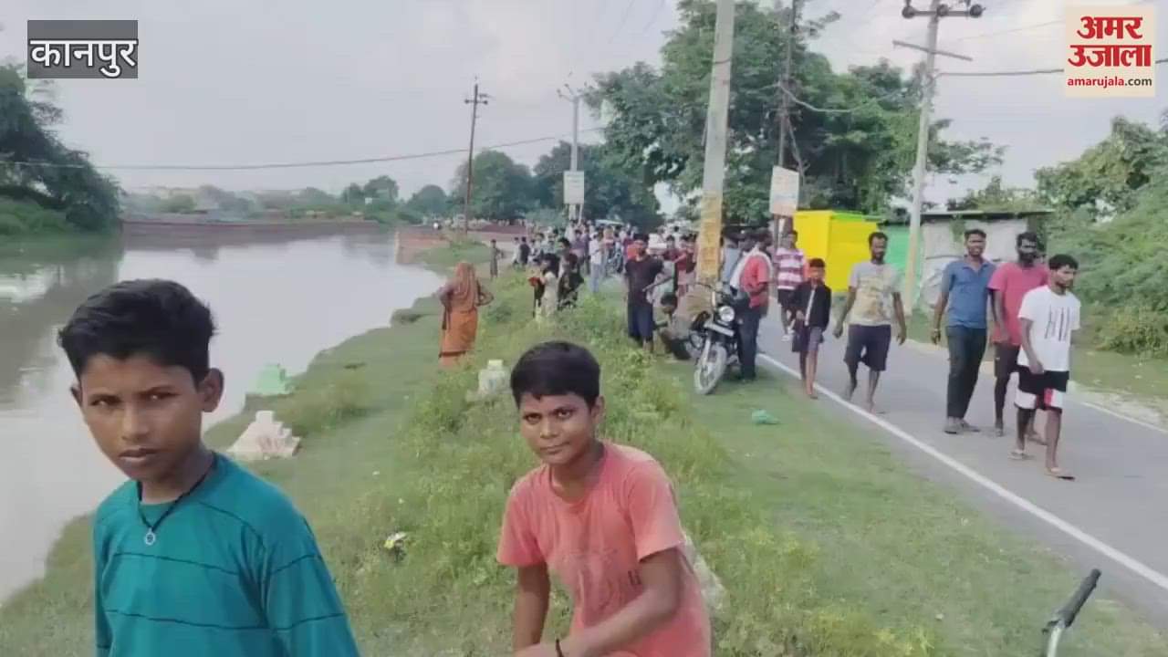 Crocodile seen eating fish in canal, crowd gathered to see
