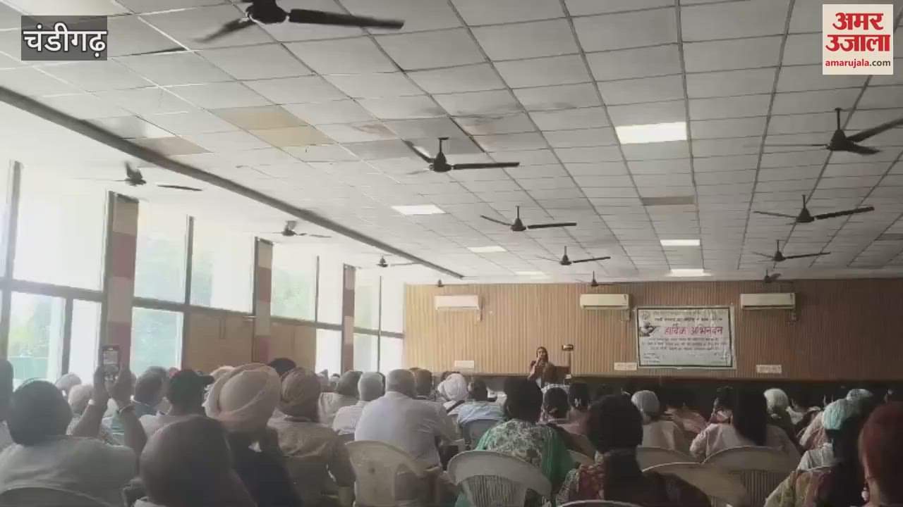 Councillor Gurbaksh Rawat sang a song at the meeting of Supreme Senior Citizen Welfare Association in Chandigarh