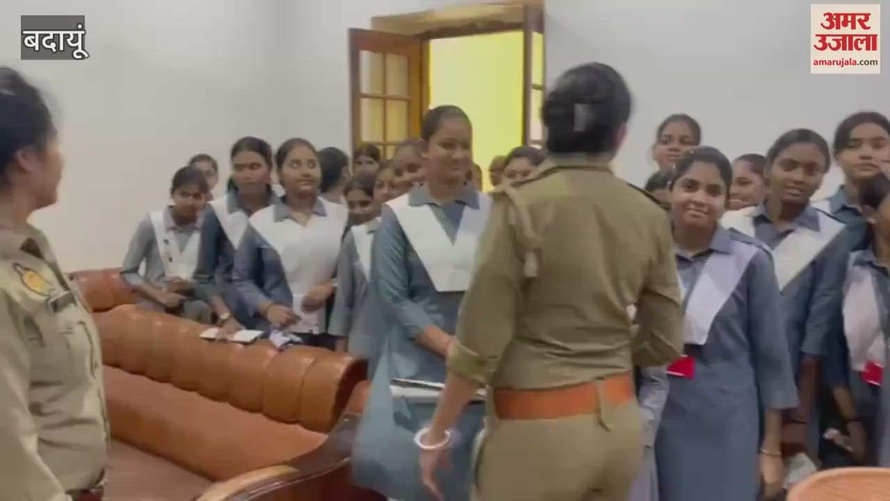girl students visited the city police station in Budaun
