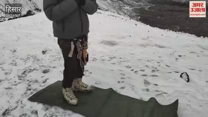 Mahesh Kumar of Hisar created a new record by doing Surya Namaskar on Mount Manirang