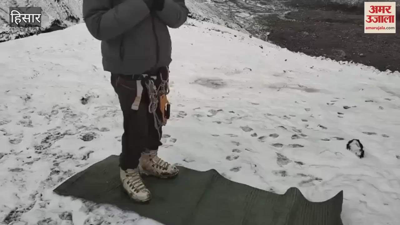 Mahesh Kumar of Hisar created a new record by doing Surya Namaskar on Mount Manirang