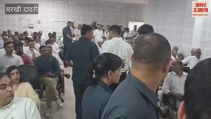 The advocate of the petitioner reached the meeting in Charkhi-Dadri along with the Nazir to serve summons to the Agriculture Minister, the police detained him