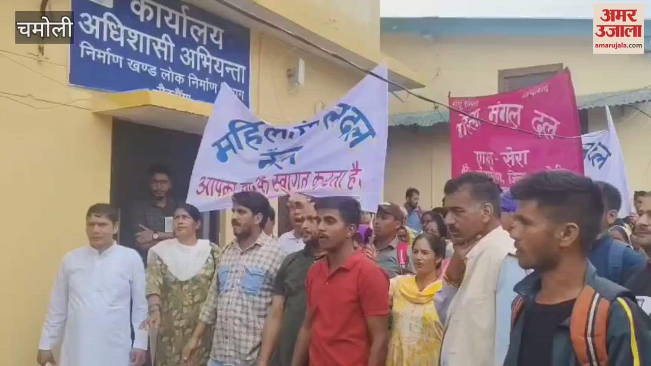 Villager demonstrated demanding asphalting on Rikholi Nail Jagdish motor road