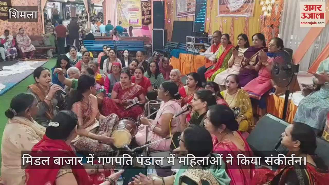 Women performed Sankirtan in Ganpati Pandal in Middle Bazaar