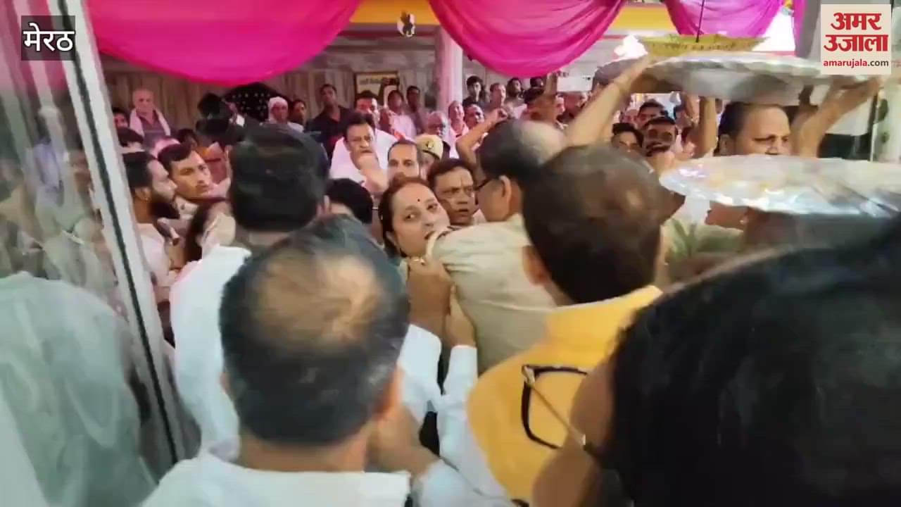 Meerut: Uproar in Vilveshwanath temple, MLA also stopped