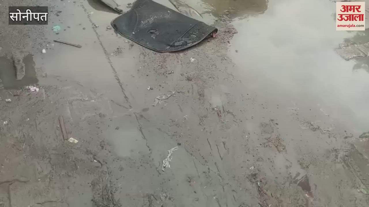 People are angry with the administration due to overflow of contaminated sewer water in Sonipat