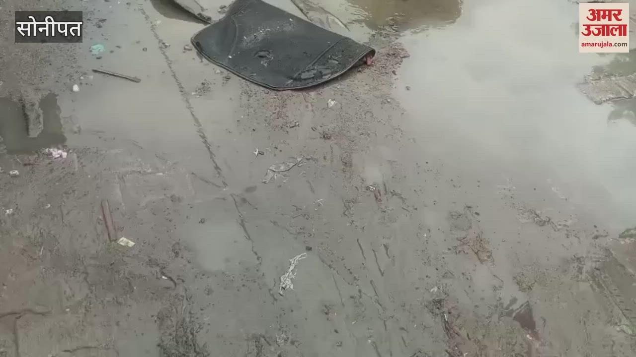 People are angry with the administration due to overflow of contaminated sewer water in Sonipat