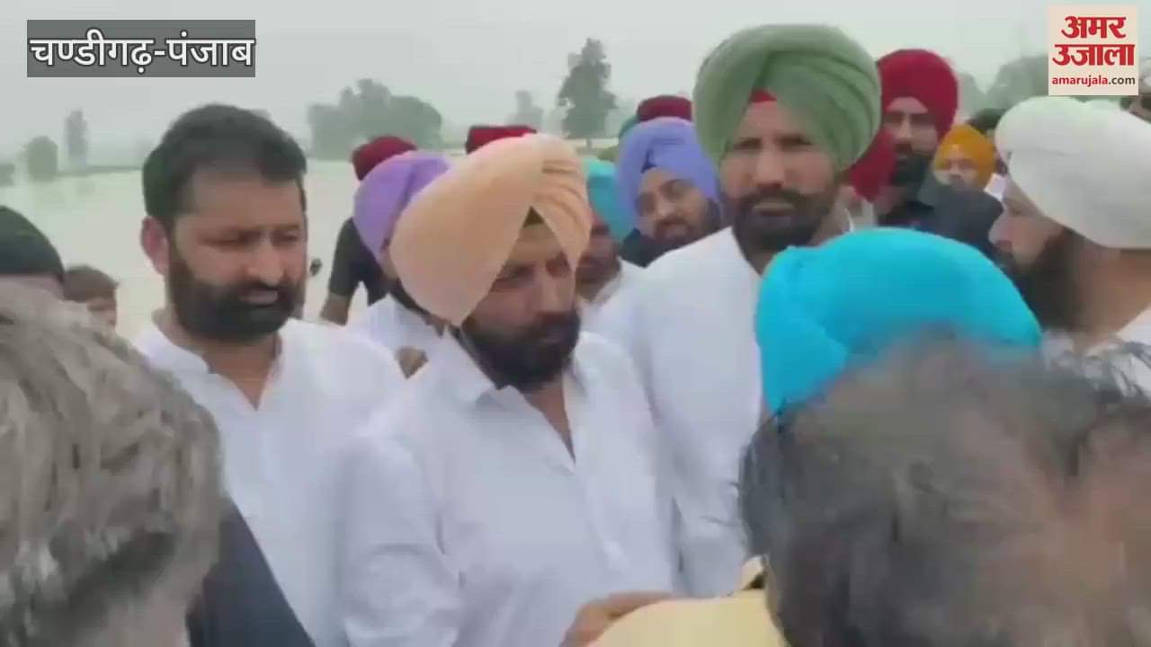 Congress leaders came to meet people in flood affected areas of Ferozepur