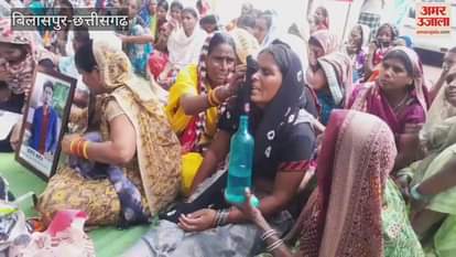 Family of Deceased Worker Protests Outside DRM Office in Bilaspu