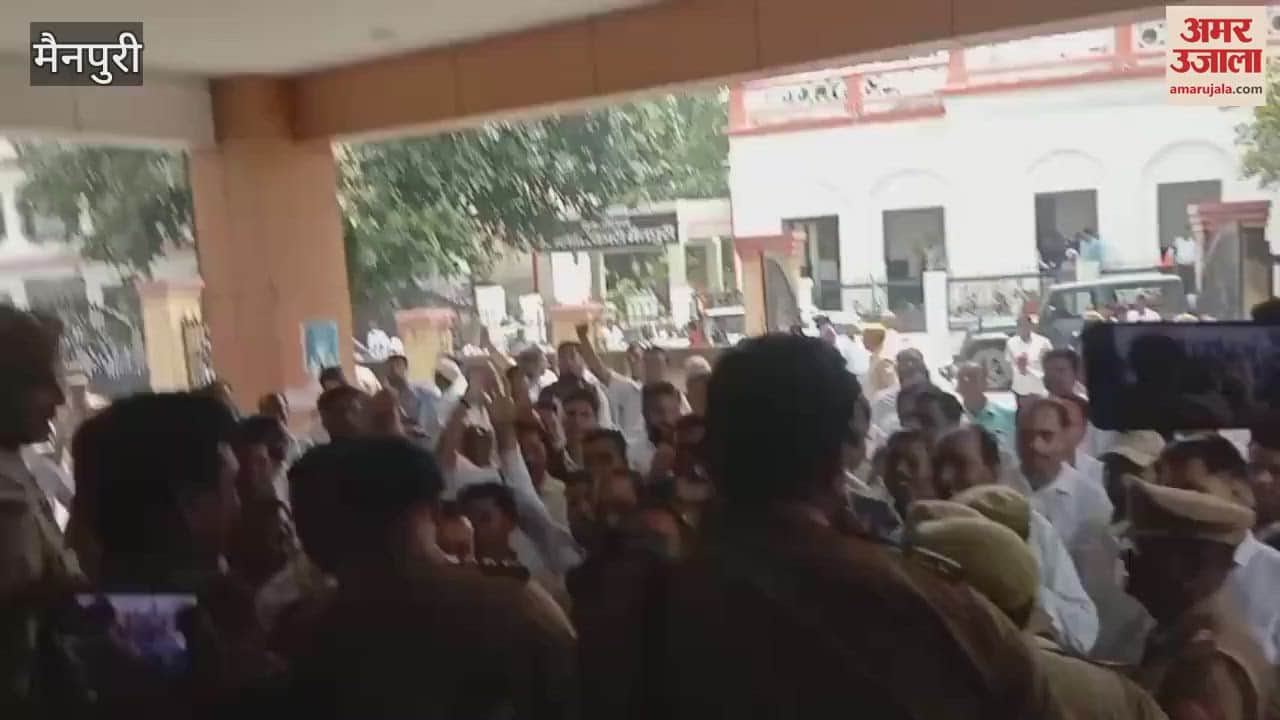 Speakers surrounded the District Magistrate in Mainpuri, know the whole matter