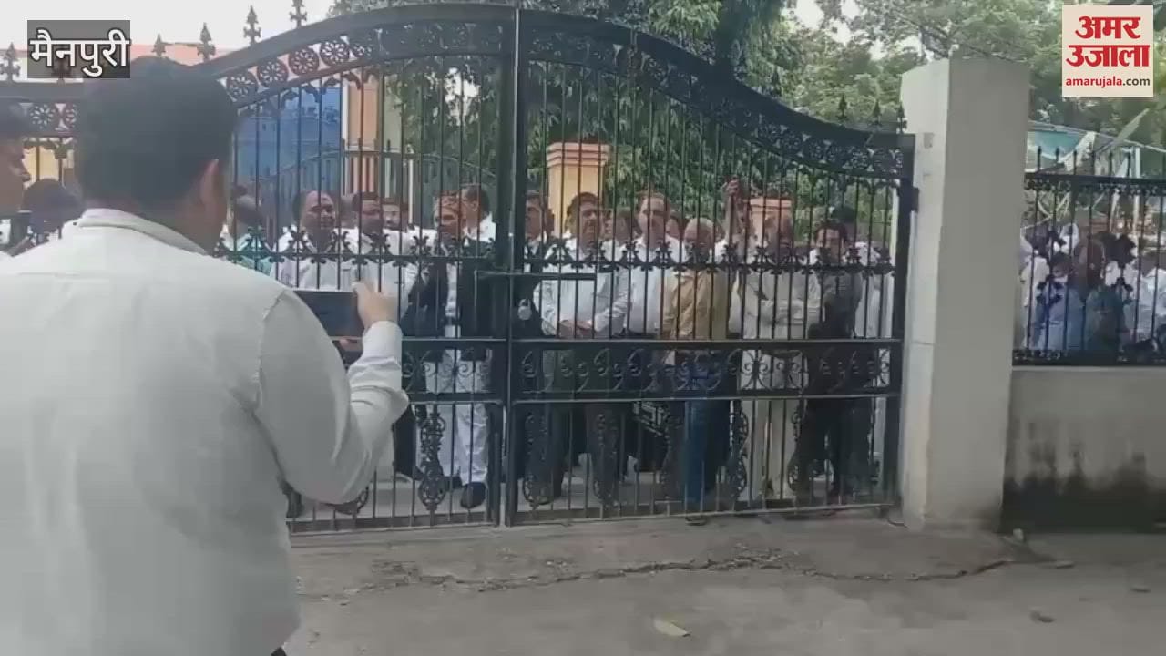 What is the demand of the lawyers of Mainpuri, due to which anger has spread