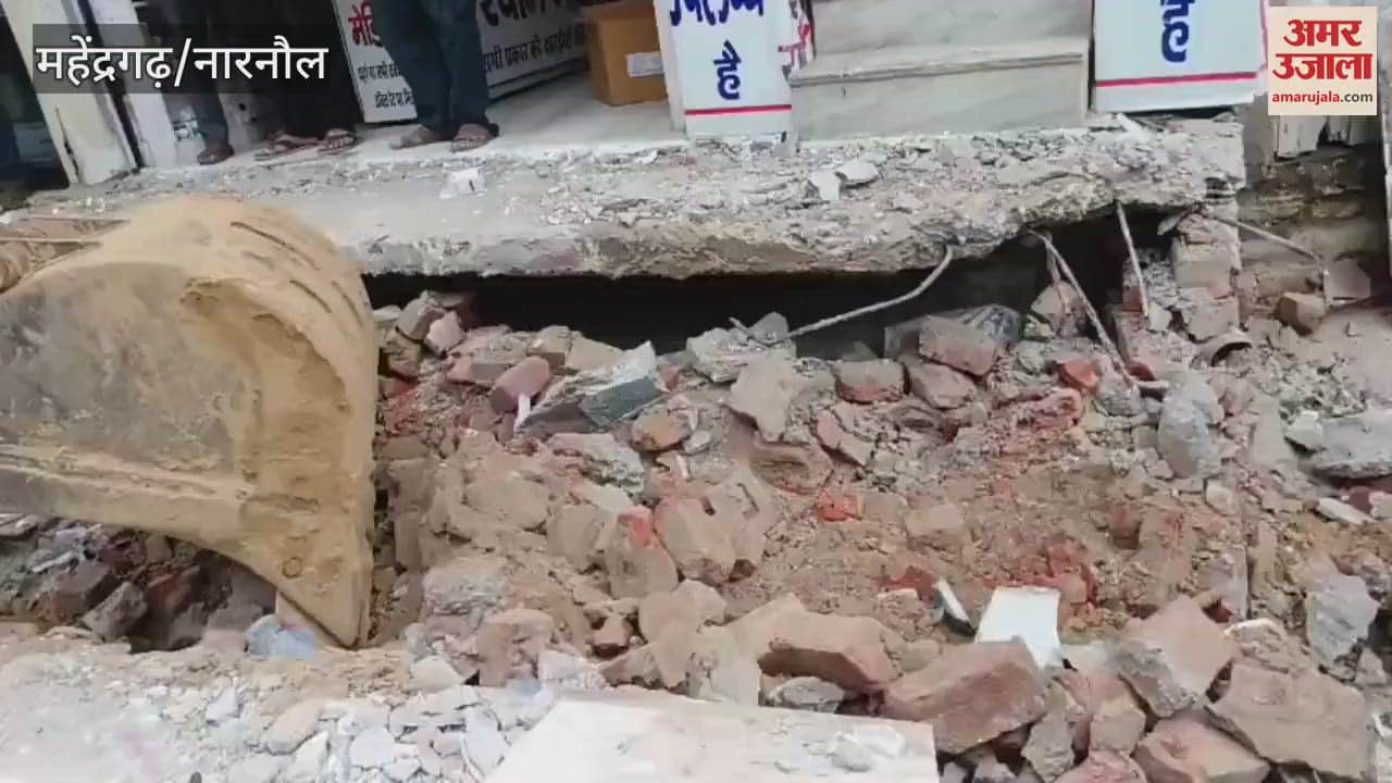 Bulldozers were driven from Sarafa Bazar of Mahindergarh amidst heavy police deployment