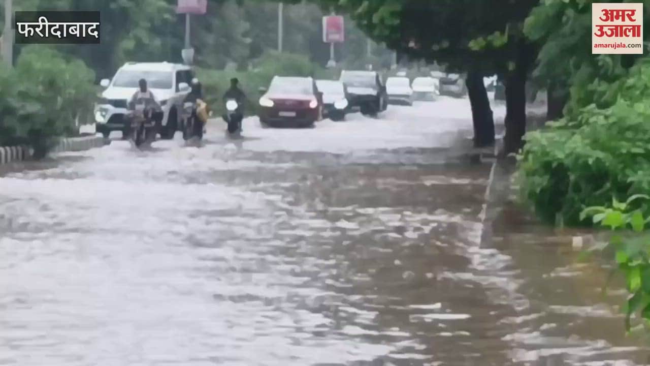 Due to heavy rains in Faridabad and roads are filled with water