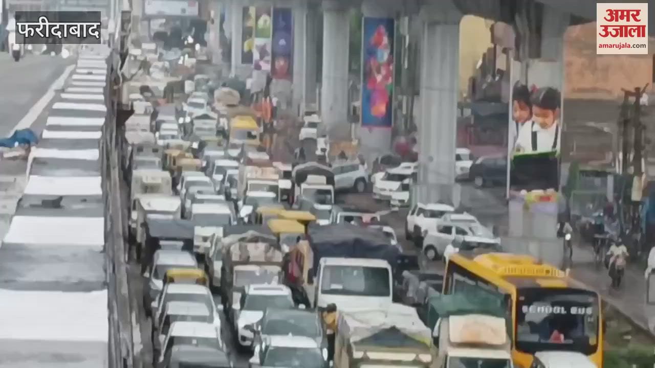 Heavy rain in Faridabad caused heavy traffic jams at many places
