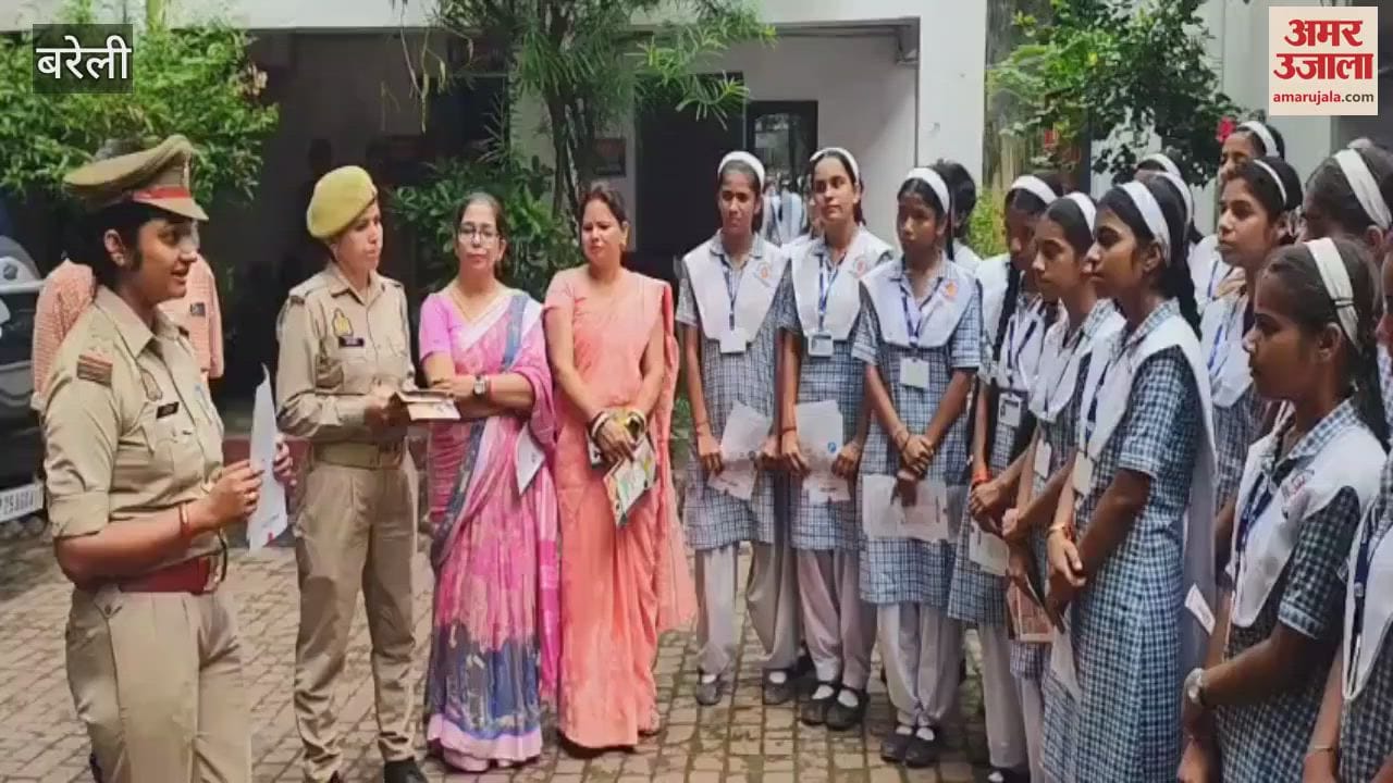 inspector of the women police station made the girl students aware