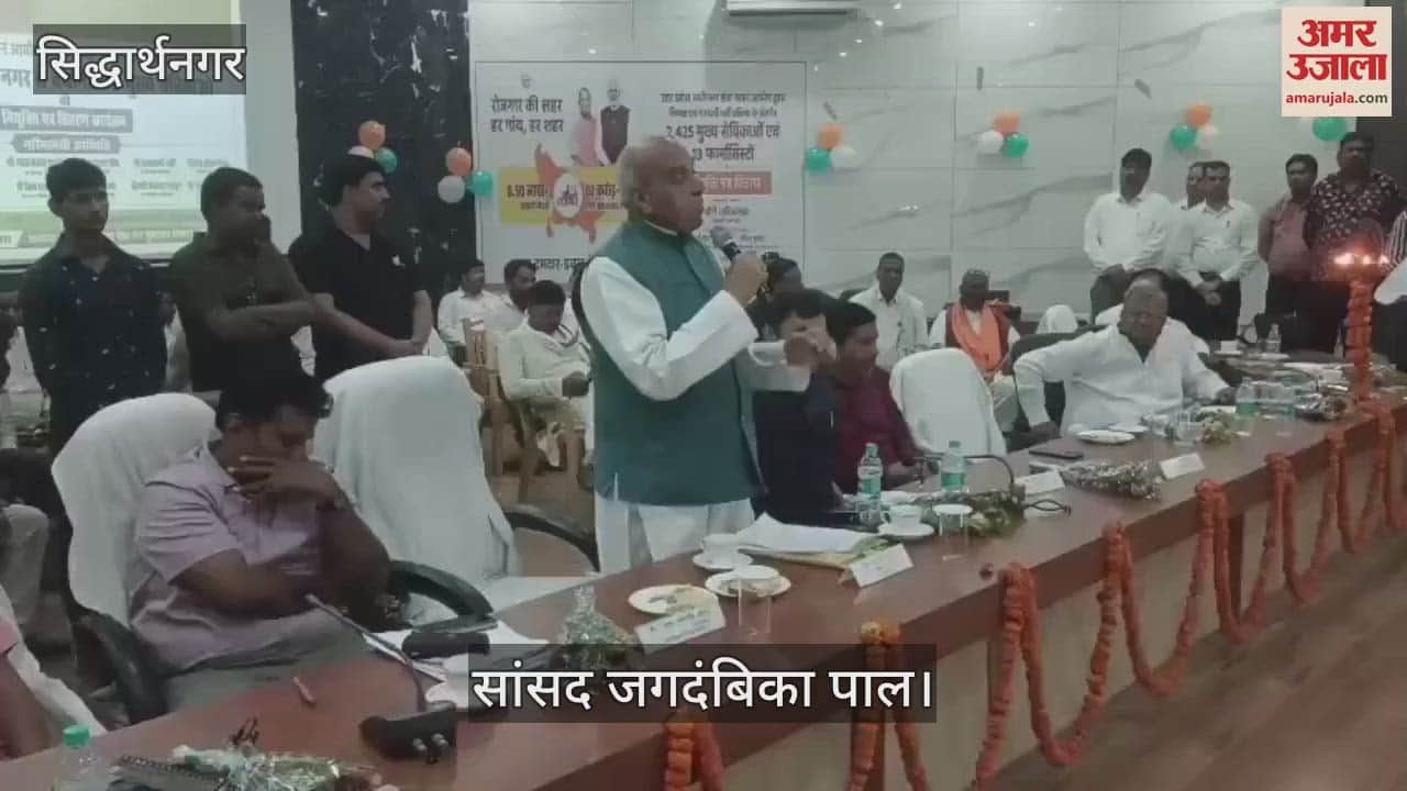 Certificates were distributed to pharmacists and health workers