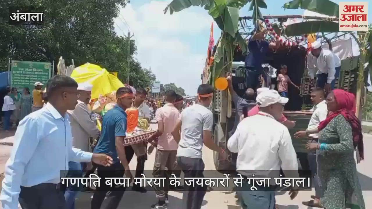 The pandal resonated with the chants of Ganpati Bappa Morya