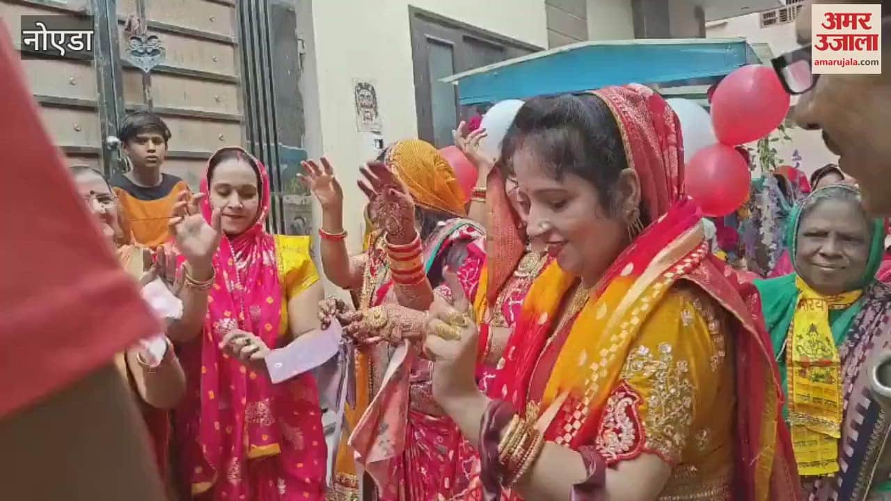 People danced to welcome Ganpati Bappa in Rabupura of Gautam Buddha Nagar